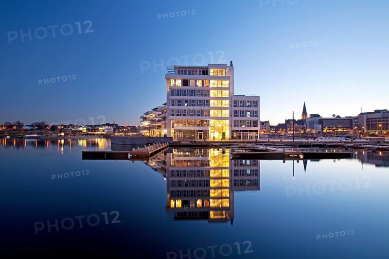 Phoenix Lake with the Facharztzentrum medical centre at the blue hour