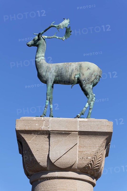 Column with deer