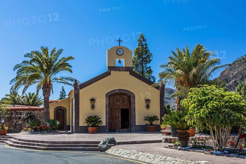 Small chapel outside the Las Tirajanas Hotel