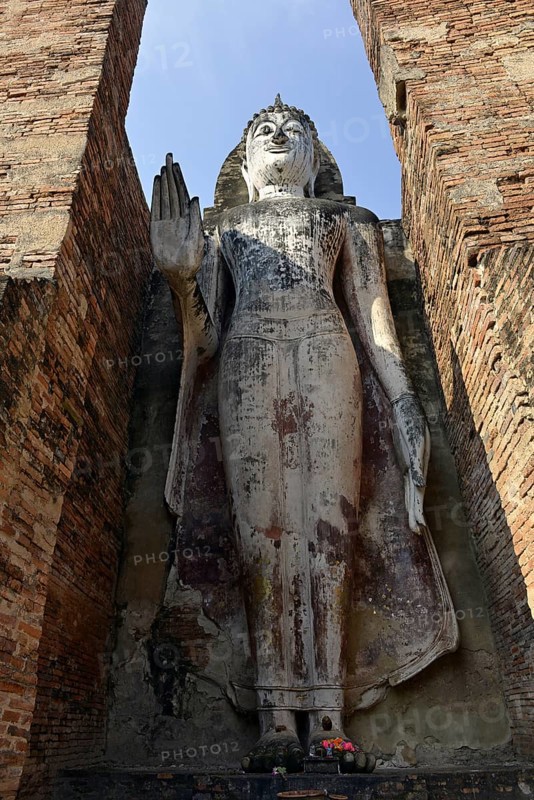 Standing Buddha statue Phra Attharot