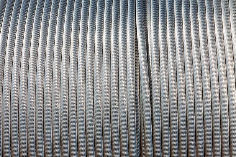Conductive cable for high voltage transmission lines