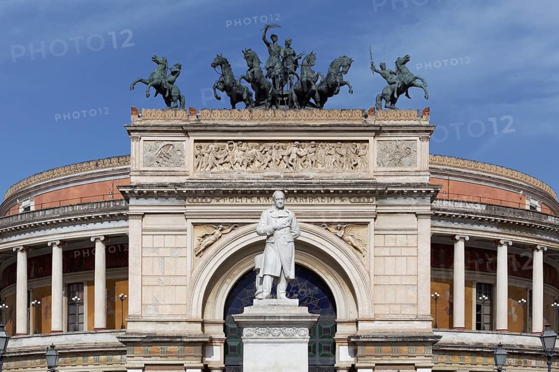 Statue of Ruggiero Settimo
