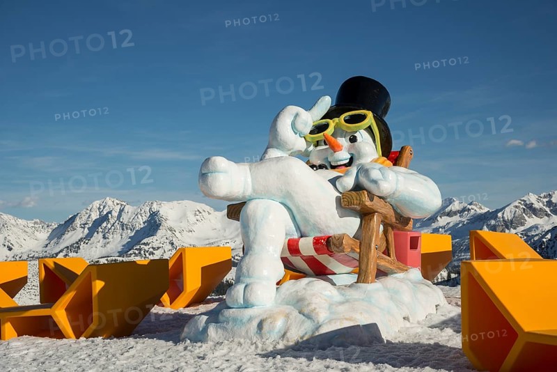 Oversized snowman sculpture at Gamskogel at the Rosskopf mountain station