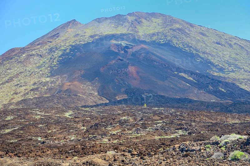 Recent lava flows from the Chinoreyo volcano on the western flank of the Pico Viejo volcano