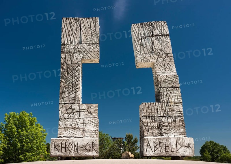 Installation 'Open Cross - a border overcome'