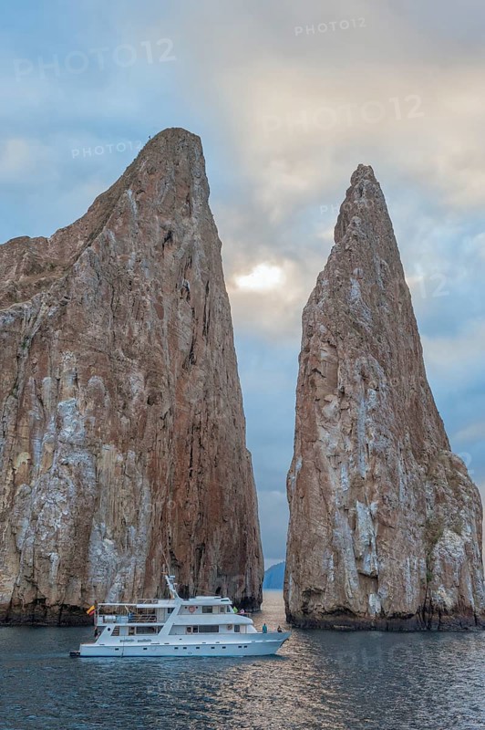 Kicker Rock or Roca Leon Dormido