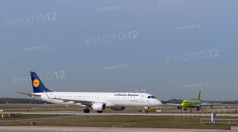 Lufthansa regional jet Embraer Emb-195-200LR 'Marktl'