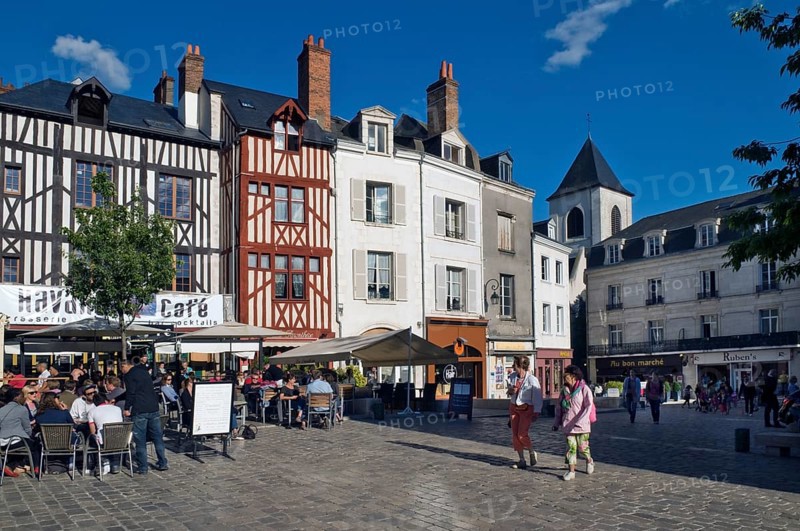 Sidewalk cafe on the market square