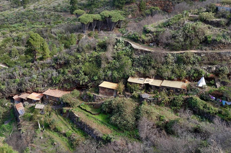 Huts built on the cliff