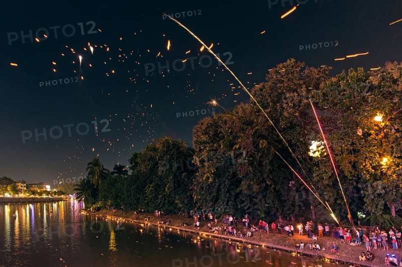 People on the banks of Maenam Ping