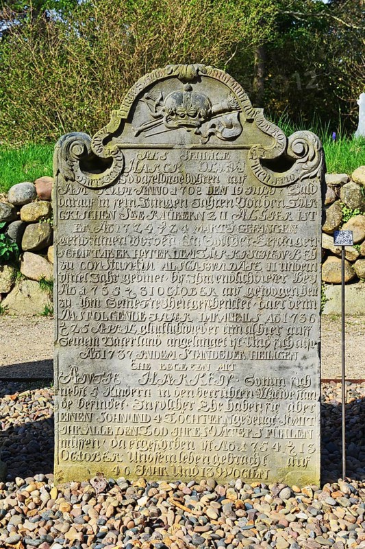 Speaking gravestones in the cemetery of Nebel