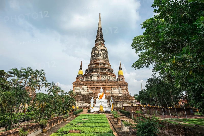 Buddha statues in front of the stupa at Wat Yai Chai Mongkhon