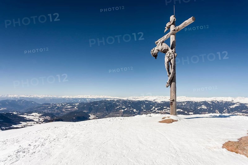 Summit cross on the Raschotz or Rasciesa mountain