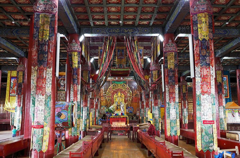 Monk praying in the prayer hall in Amarbayasgalant Monastery