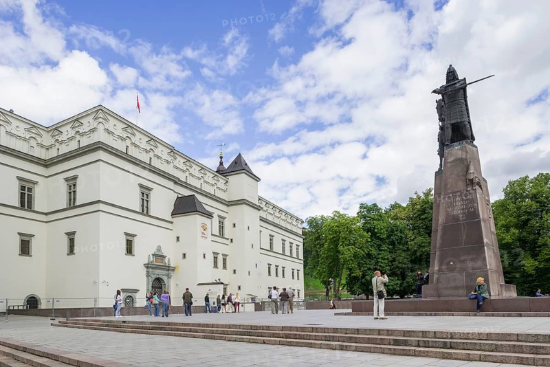 Statue of Gediminas Pavirzis