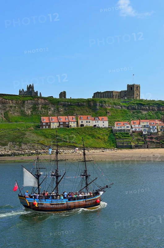Historical excursion boat with three masts