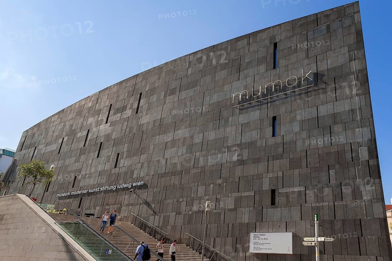 Facade with lettering 'MUMOK'