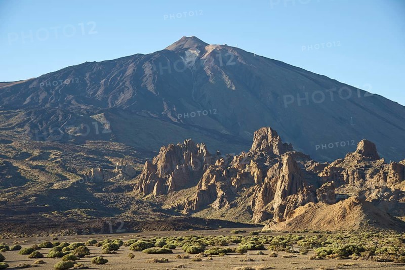 Llano de Ucanca plain with the Roques de Garcia