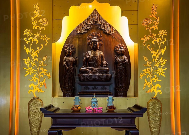 Altar in Liuhe Temple
