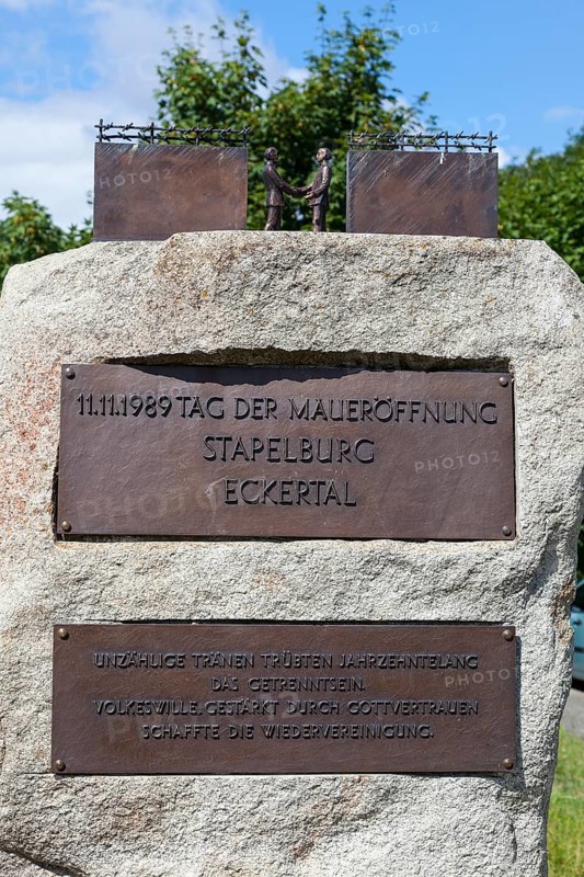 Memorial to the 'Tag der Maueroffnung'
