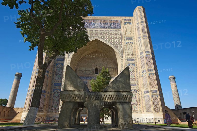 Giant Koran stand