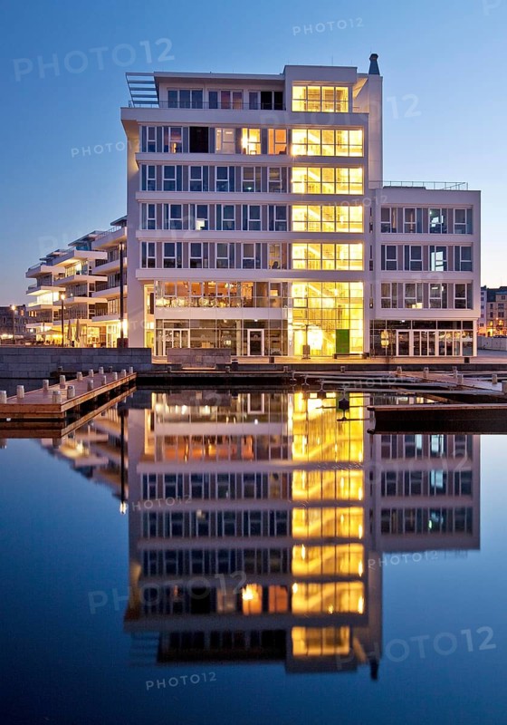 Phoenix Lake with the Facharztzentrum medical centre at the blue hour