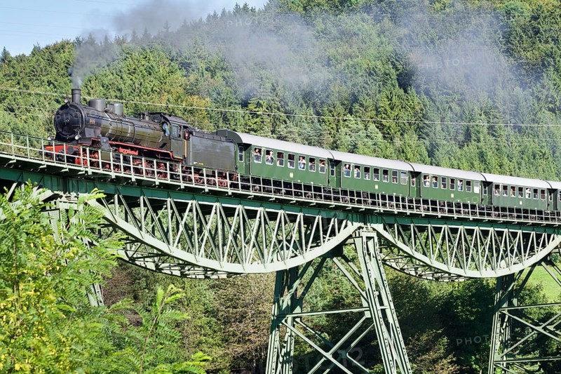 Sauschwanzlebahn train on the Biesenbach Viaduct