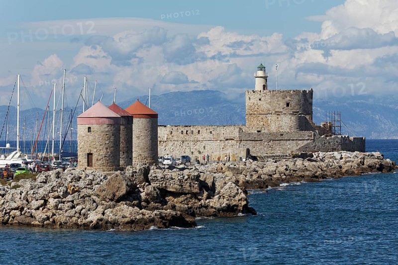 Historic windmills and Agios Nikolaos fortress