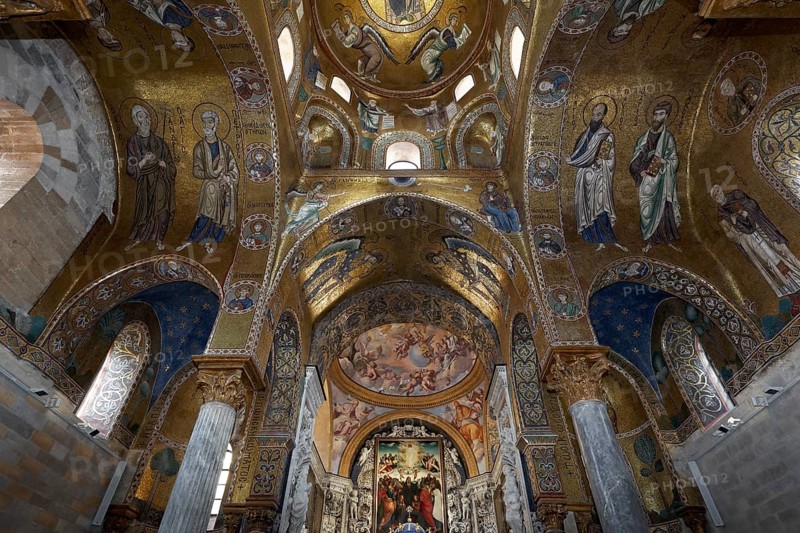 Byzantine mosaics and a Baroque altar