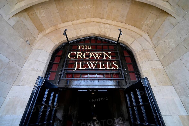 Entrance to the Waterloo Barracks with the Jewel House