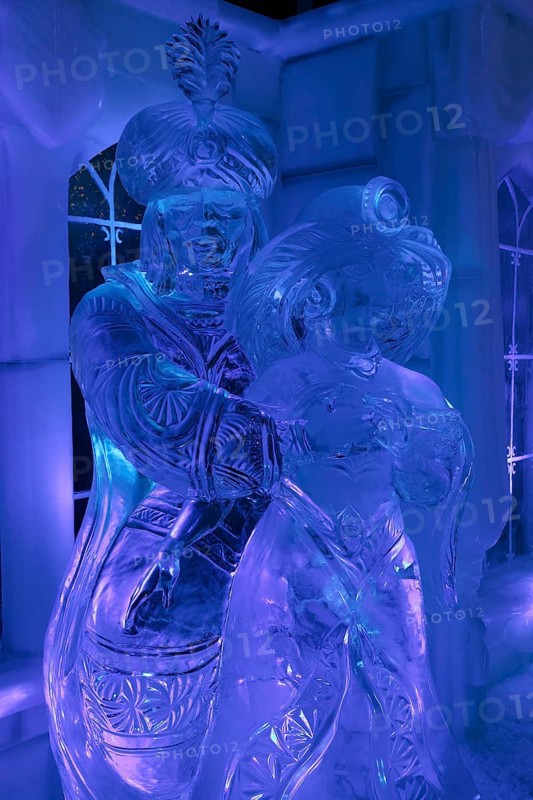 Oriental couple made of ice