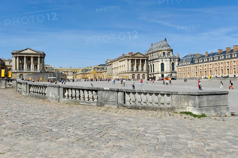 Marble courtyard with Cour Royale court and Cour des Ministres court