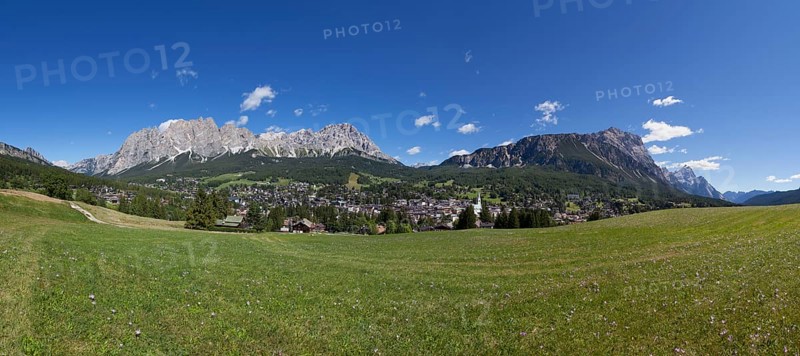 Panoramic view of the Pomagagnon Massif