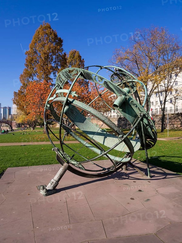 Equatorial sundial