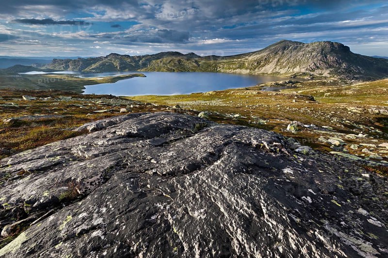 Heddersvatn Lake with Heddersfjell plateau near Rjukan