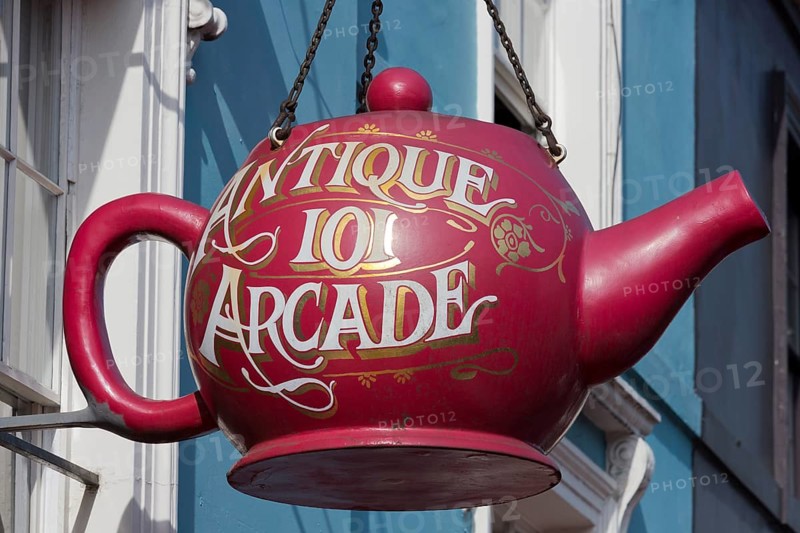 Large tea pot on the facade of an antiques shop