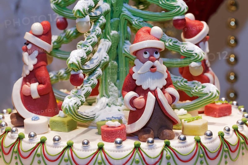 Santa Claus figures made of marzipan