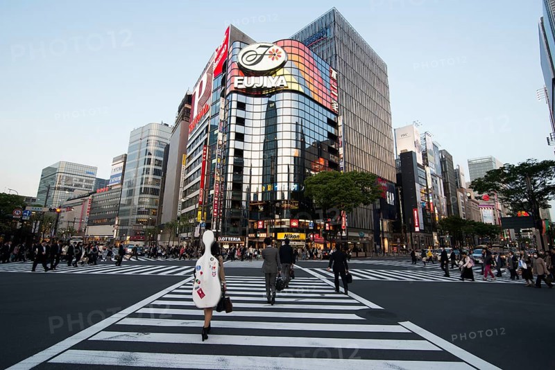Street crossing and shopping centers