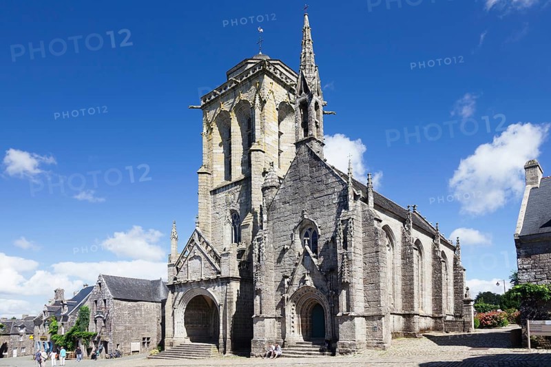 Church of Saint-Ronan and the Chapel Chapelle du Penity in the market square of Locronan