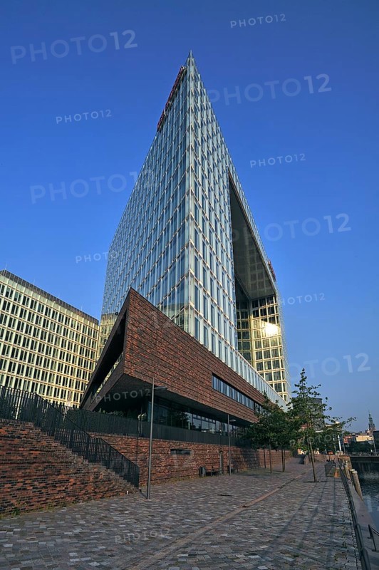 Spiegel group building