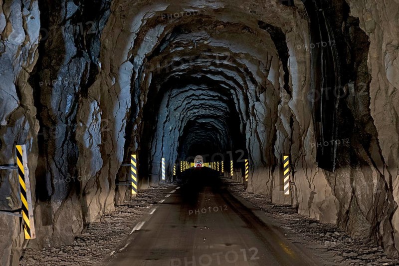 Single-track tunnel between Husar and Mikladalur