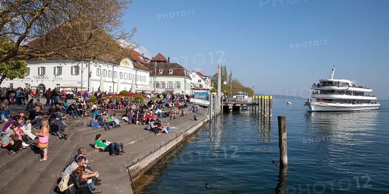 Grethhaus on the lakeside promenade with a pier