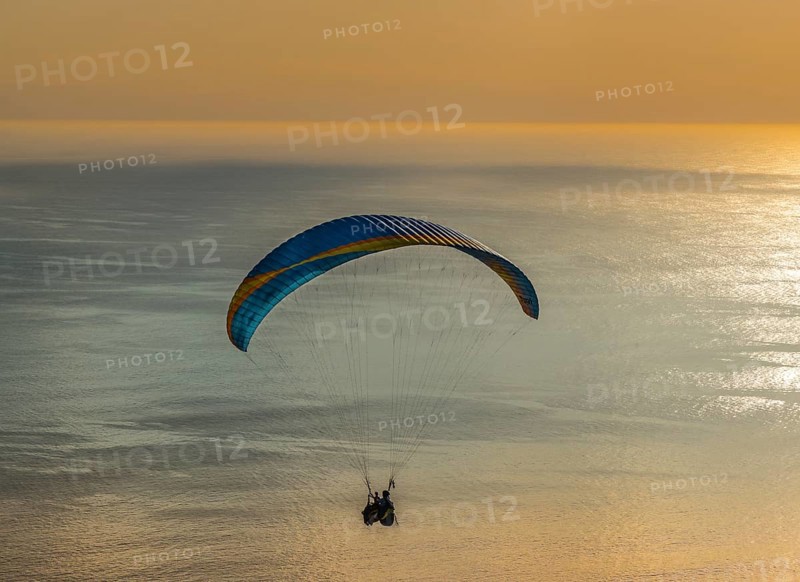 Paraglider tandem jump