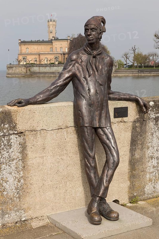 Dammglonker bronze statue