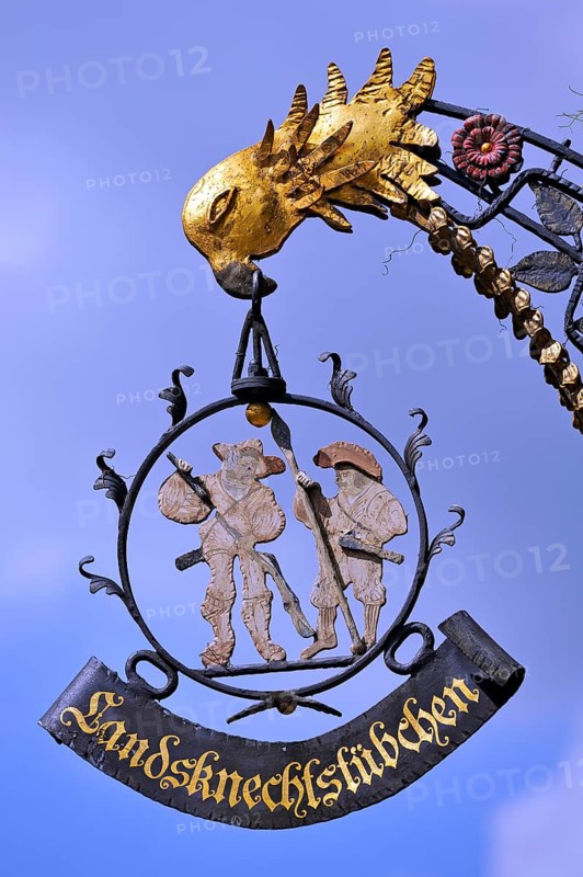 Hanging sign of the restaurant 'Landsknechtstubchen'