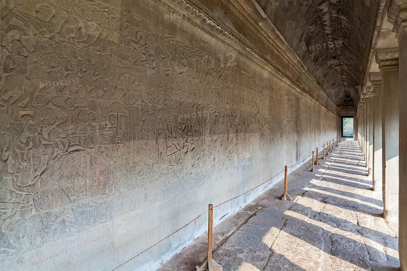 The bas-reliefs on the eastern gallery depict scenes from the Ramayana