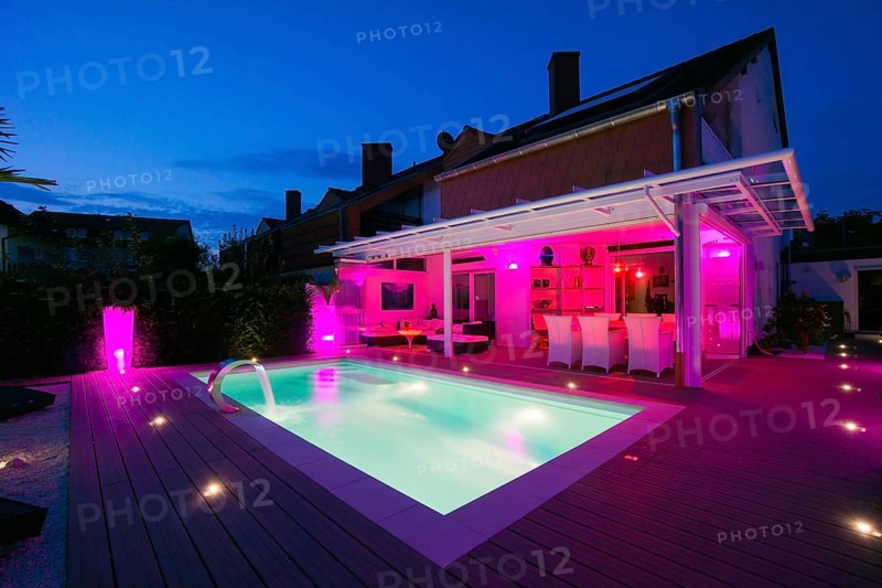 Private terraced house with a conservatory