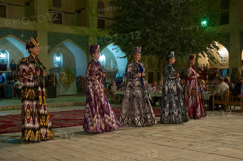 Evening event with local food and dancing
