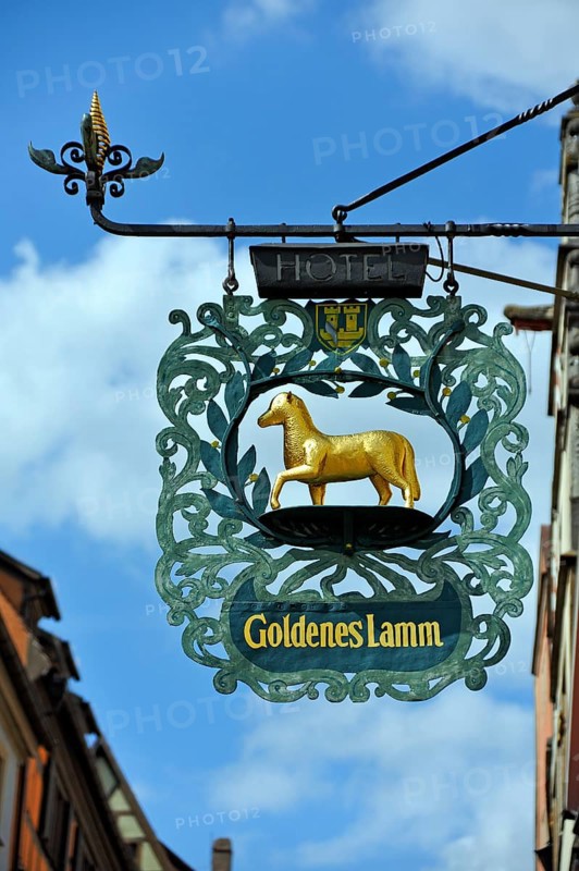 Hanging sign of 'Hotel Goldenes Lamm'