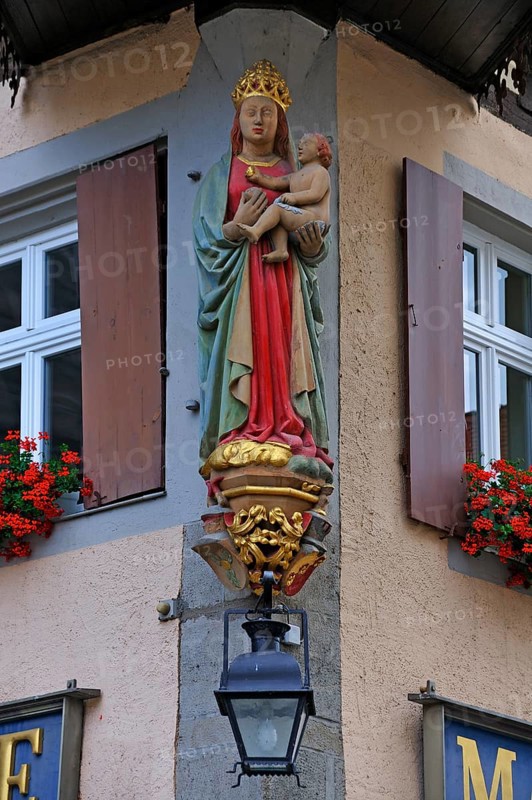 Colored sculpture of Mary with the baby Jesus at the town hall